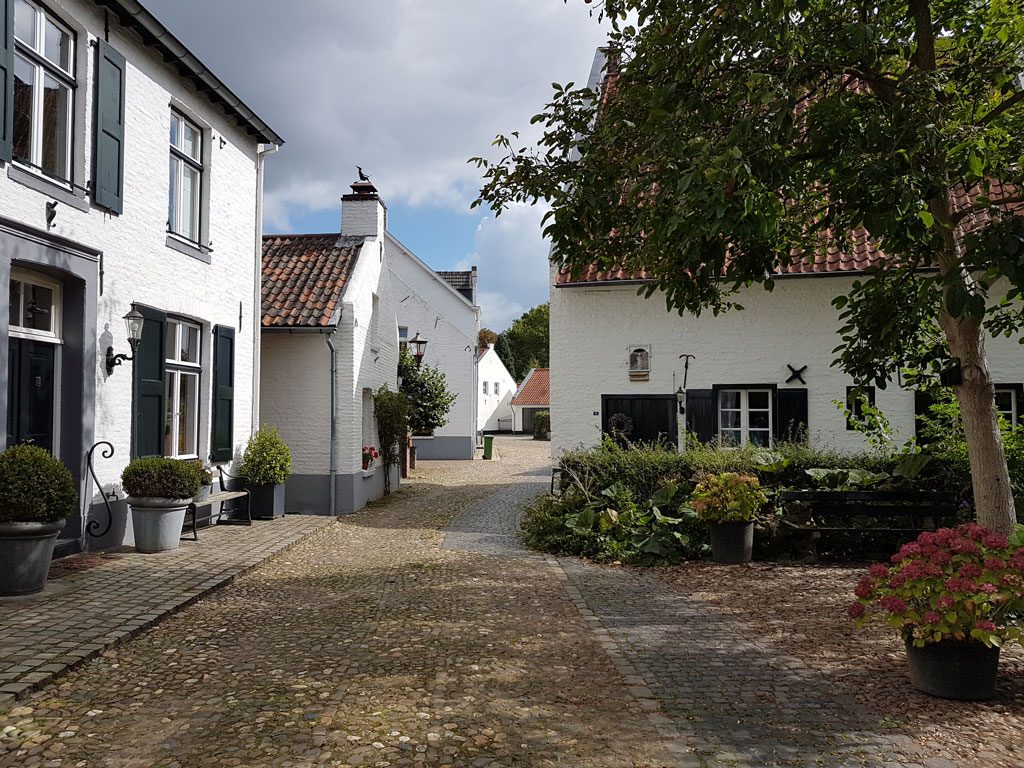 Sfeervolle straatjes in het witte stadje Thorn