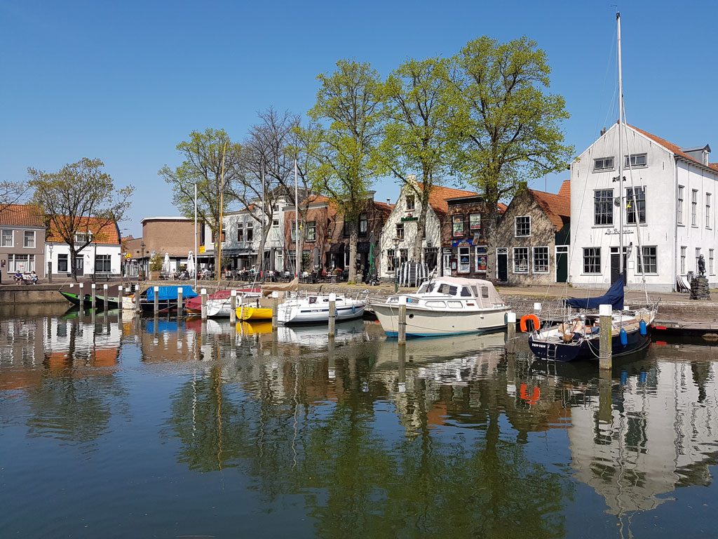 De haven van Middelharnis op Goeree-Overflakkee