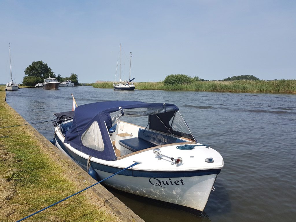 Onze elektrosloep voor een dag bij Broek bootverhuur